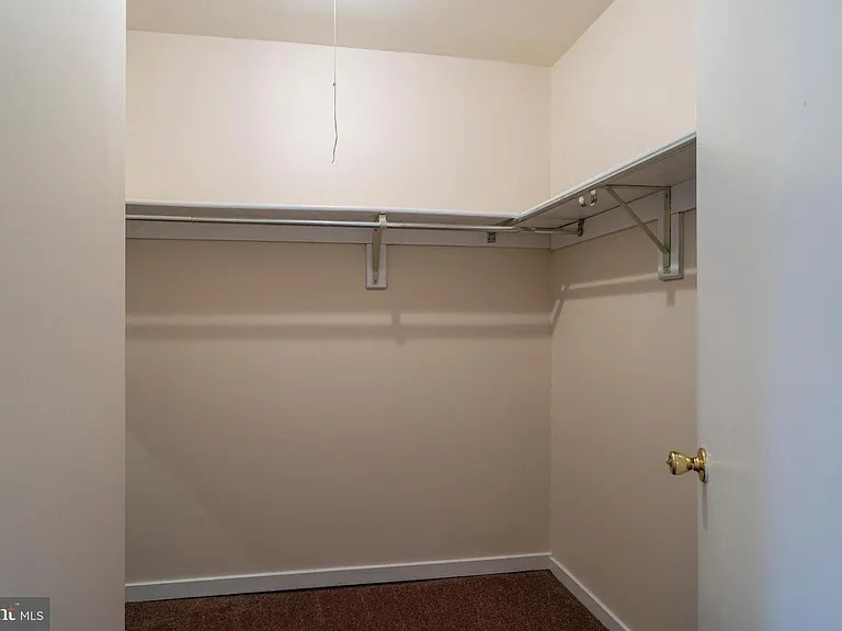 506 Saint Albans Ct — Photo 21