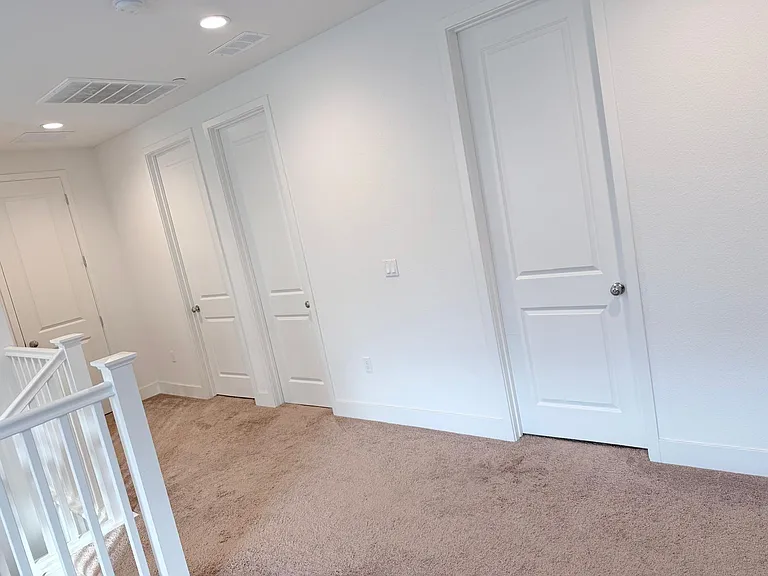 58 E Kamyar Pl — Photo 24