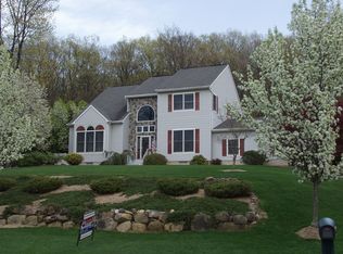 14 Skylar Ct, Oak Ridge, NJ 07438