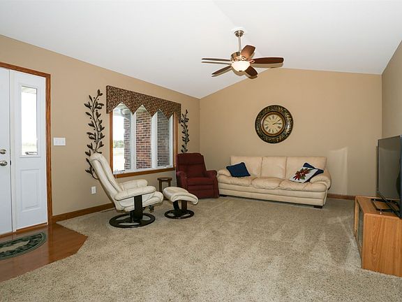 3rd image of 891 Peosta St