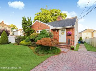 915 Carlton Blvd, Staten Island, NY 10312