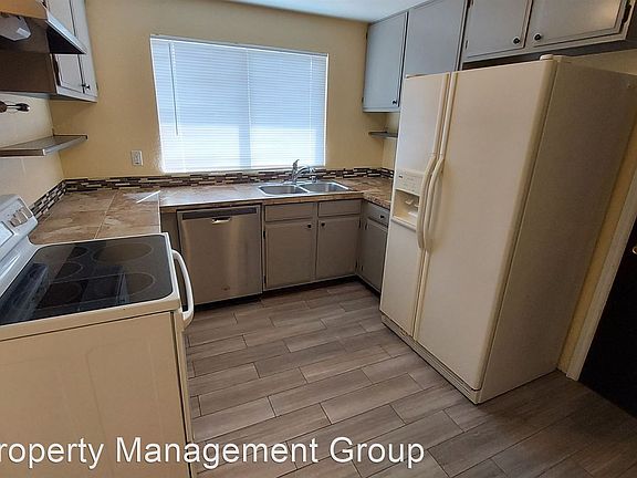 4th image of 1416 Baker Ave Unit B