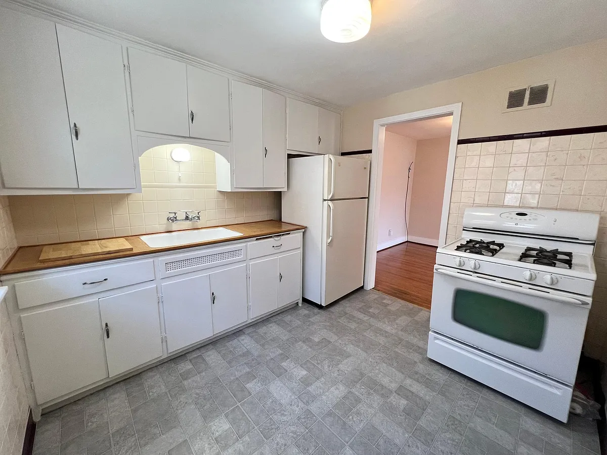 Kitchen - 39 Concord Dr #1
