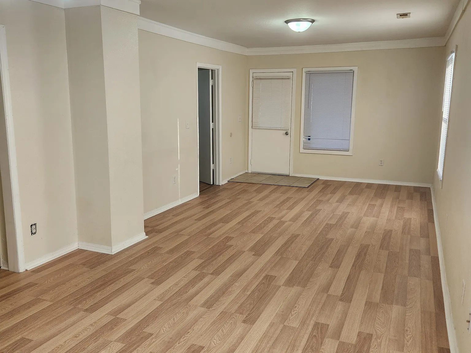 2 bed, 960 sqft, $1,100 — Photo 2