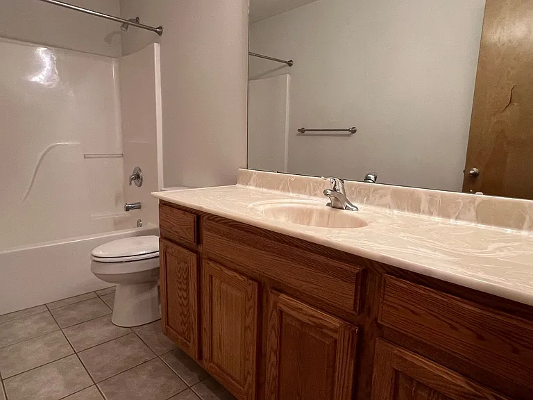 414 S Michelle Ave — Photo 11