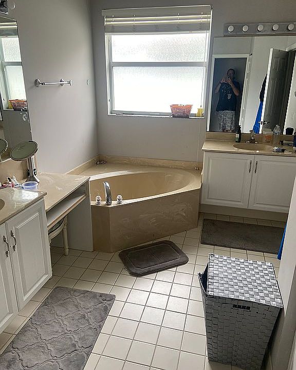 1st image of 108 NW Pleasant Grove Way