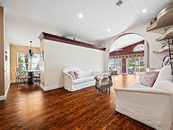 4th image of 9907 Arbor View Drive S