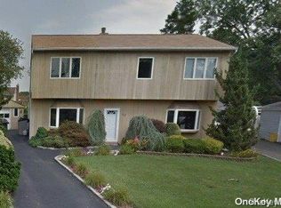 33 Greenway Cir, Syosset, NY 11791