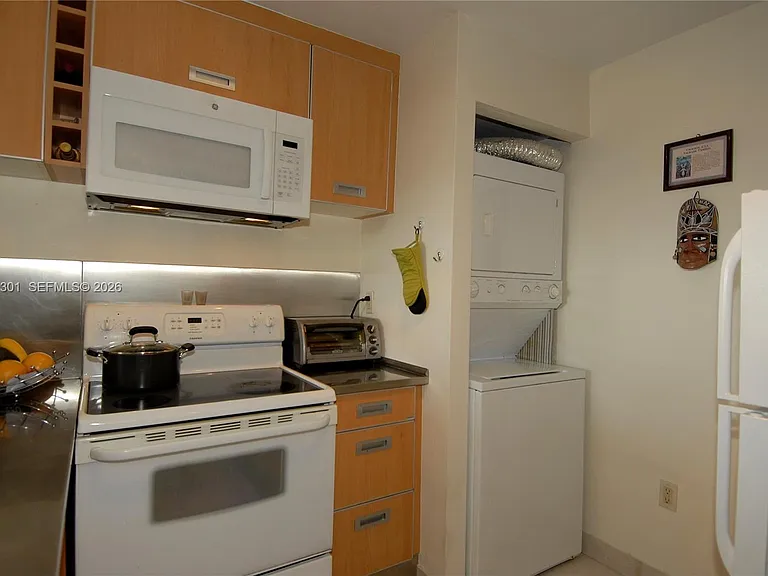 600 NE 36th St #1212 — Photo 8