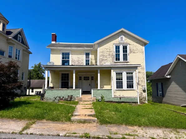 823 4th St, Fairmont, WV 26554