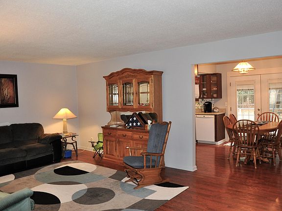3rd image of 4860 Roberts St