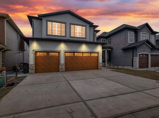 193 E Kinniburgh Cir, Chestermere, AB T1X0P8