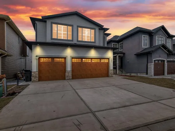 193 E Kinniburgh Cir, Chestermere, AB T1X 0P8