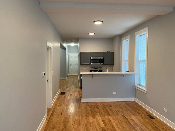 4th image of 2125 N Maplewood Ave #1