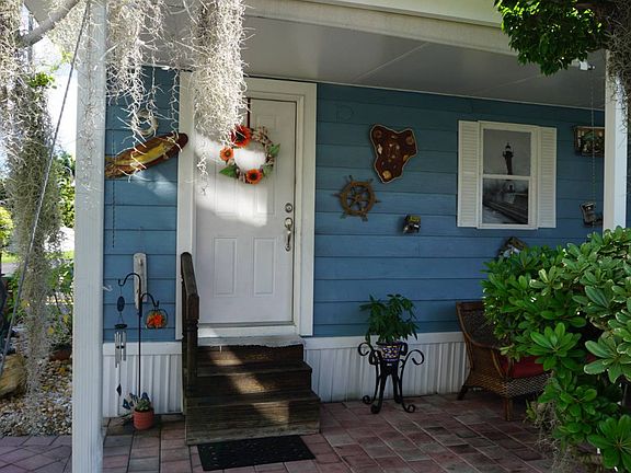 3rd image of 100 NE 6th Ave