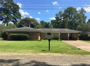 1002 E Redbud Ave, Crockett, TX 75835