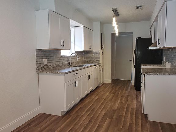 2nd image of 741 N Las Vegas Trl