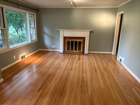 3rd image of 2798 Glenbriar Dr NE
