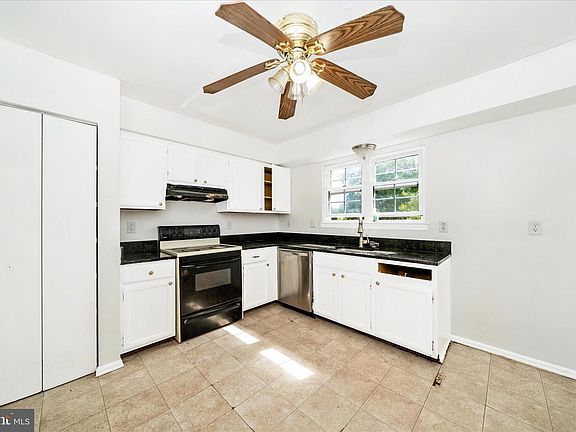 5th image of 19131 Broadwater Way