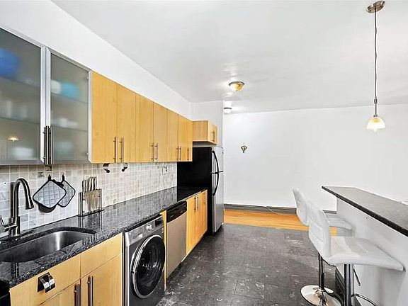 4th image of 260 Harrison Ave APT 505