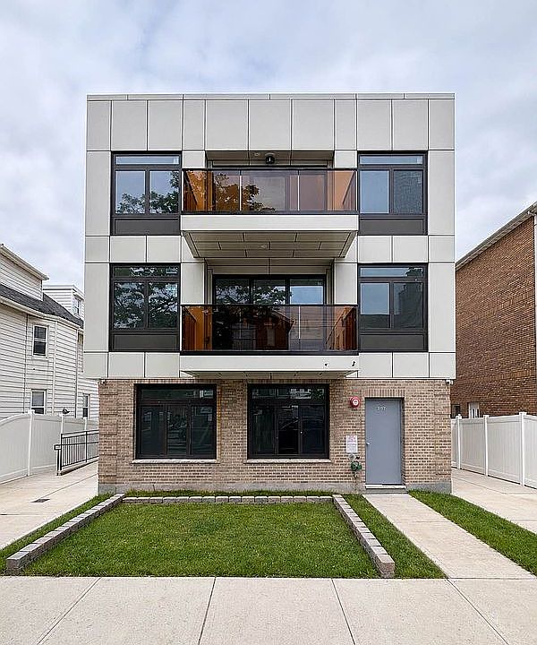 1st image of 207 Bay 35th St #2A