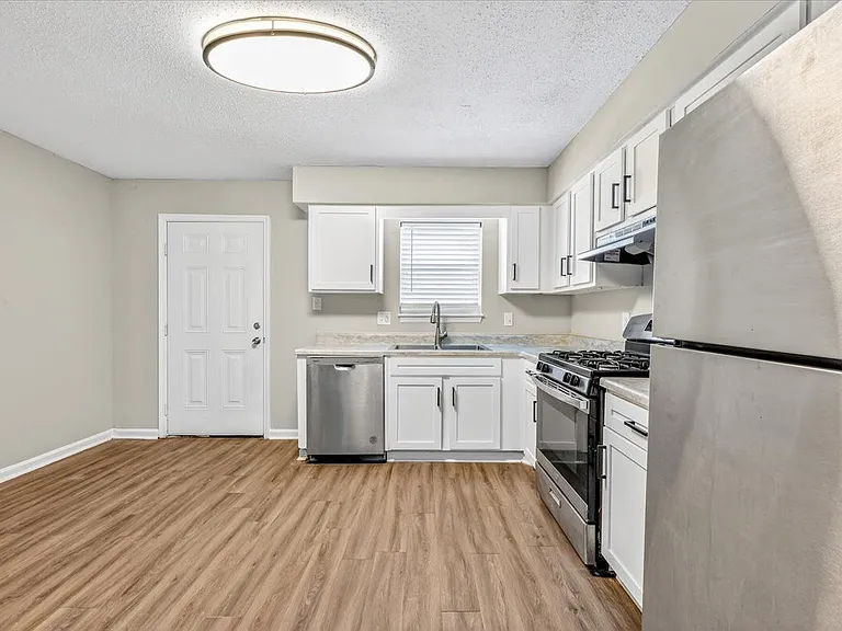 Tristan Townhomes — Photo 8