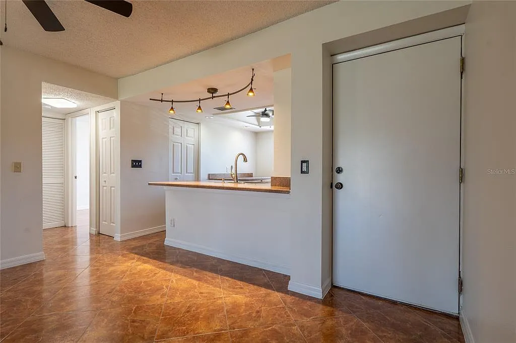 2 bed, 2.0 bath, 1054 sqft, $1,599 — Photo 3