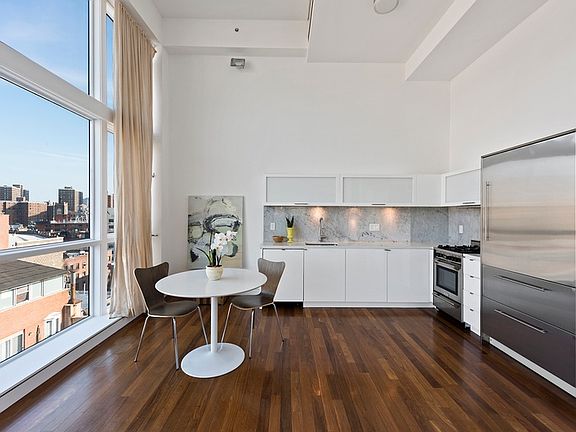 4th image of 30 Orchard St Frnt 1