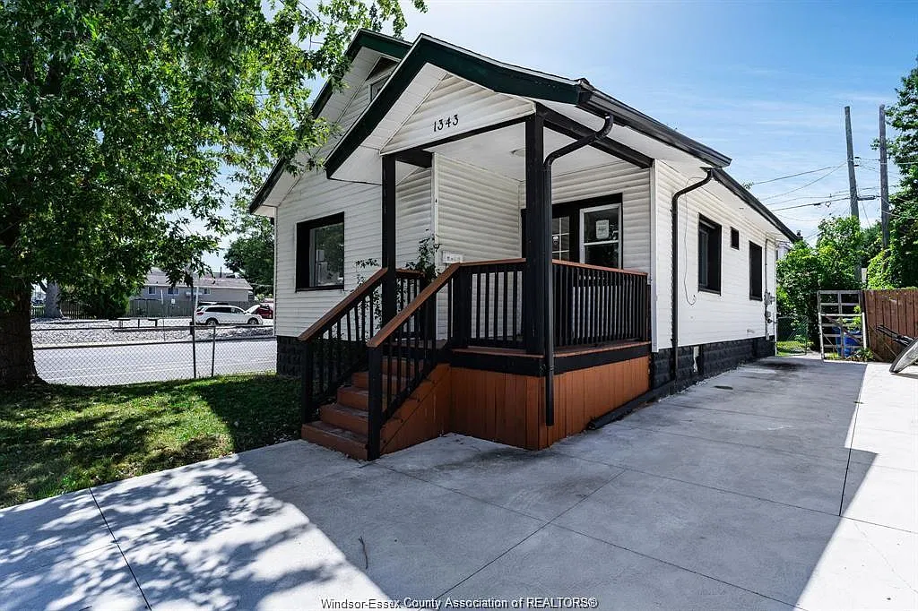 3 bed, 1.5 bath, $2,500 — Photo 1