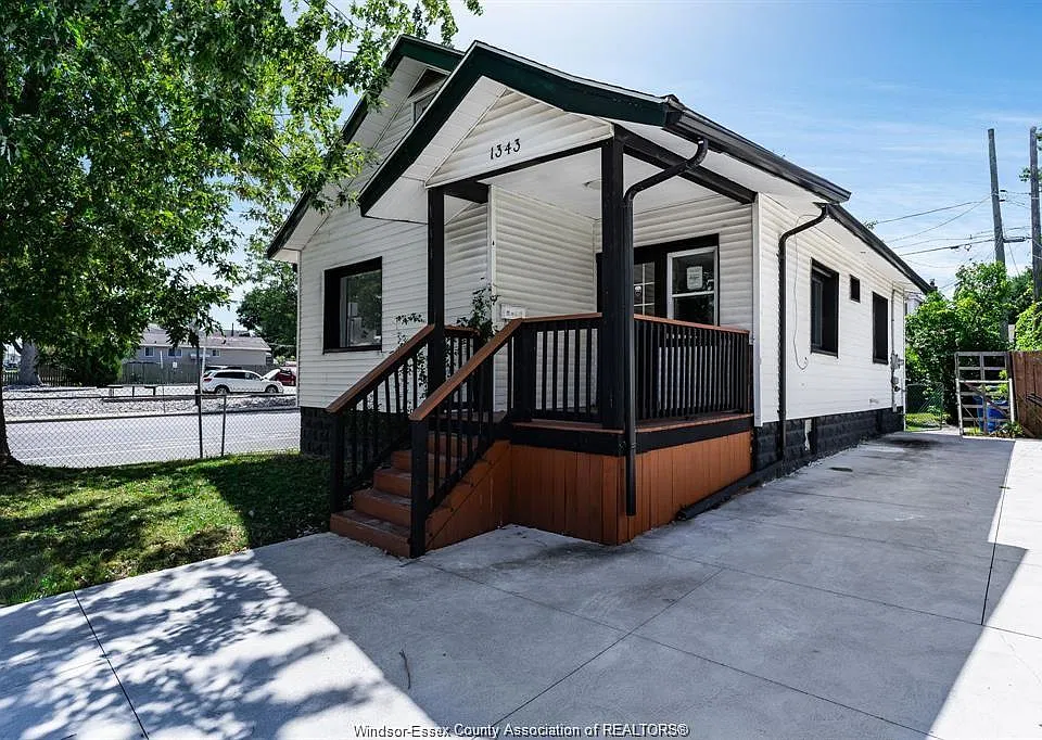 1343 Lillian Ave