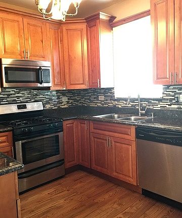 5th image of 4056 Hennepin Dr