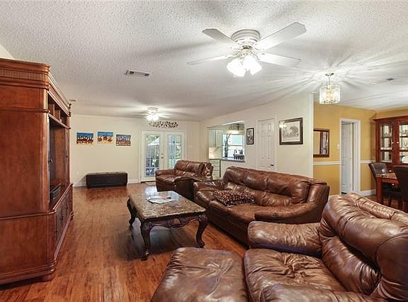 3rd image of 6133 Clearwater Dr