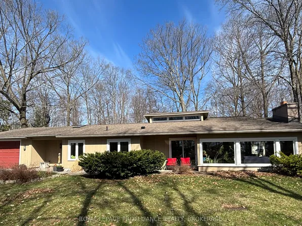 27 Riverside Dr, Kingston, ON K7L 4V1