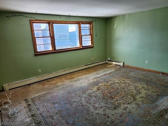 3rd image of 348 Cator Ave