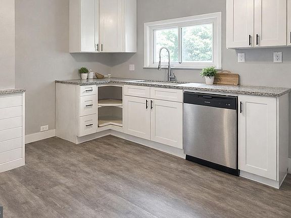 4th image of 839 Railroad St