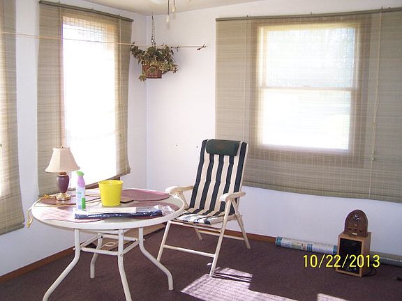 5th image of 210 Poole St