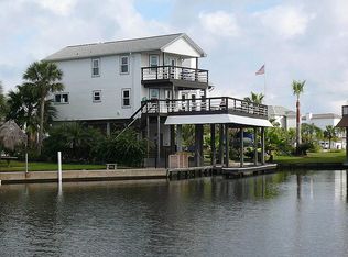 1407 Mango Dr, Tiki Island, TX 77554