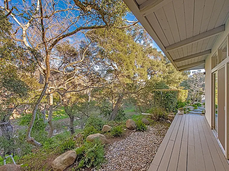 1211 E Valley Rd — Photo 9