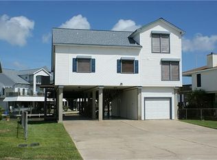 334 Admiral Cir, Tiki Island, TX 77554