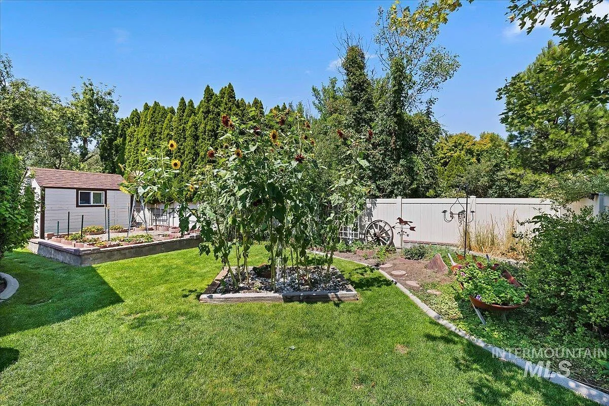 2 bed, 1247 sqft, $2,300 — Photo 4