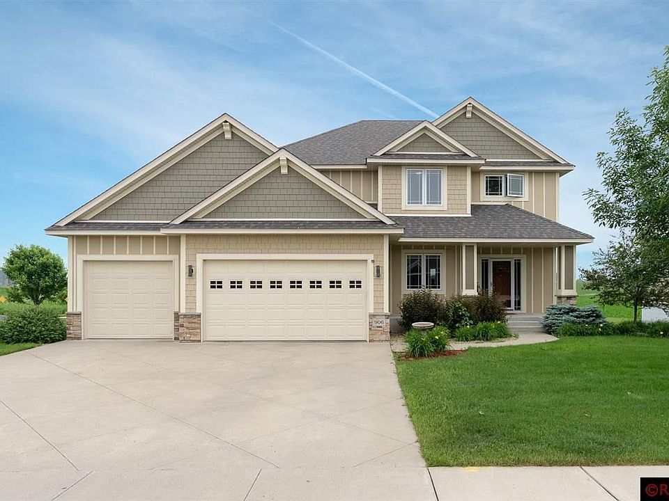 1st image of 906 Heritage Trl NE