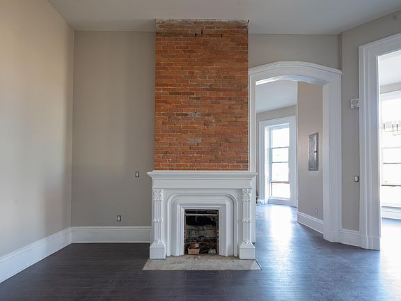 4th image of 3805 Franklin Blvd #102