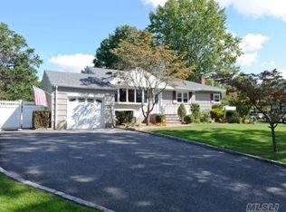 4 Duquesne Dr, Greenlawn, NY 11740