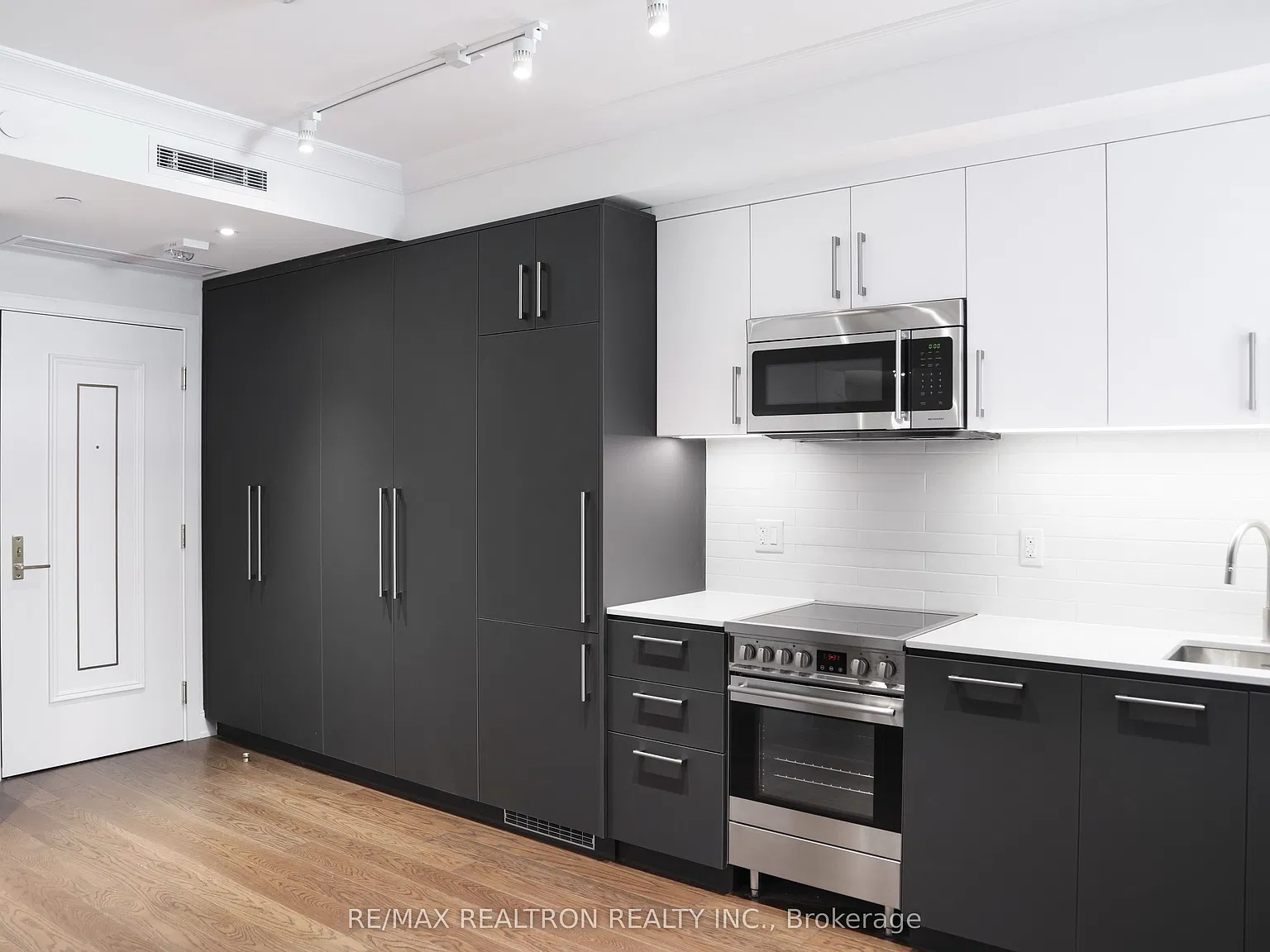 1 bed, $2,595 — Photo 1