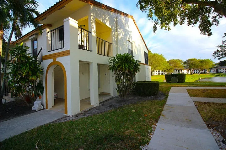 2 bed, $2,400 — Photo 1