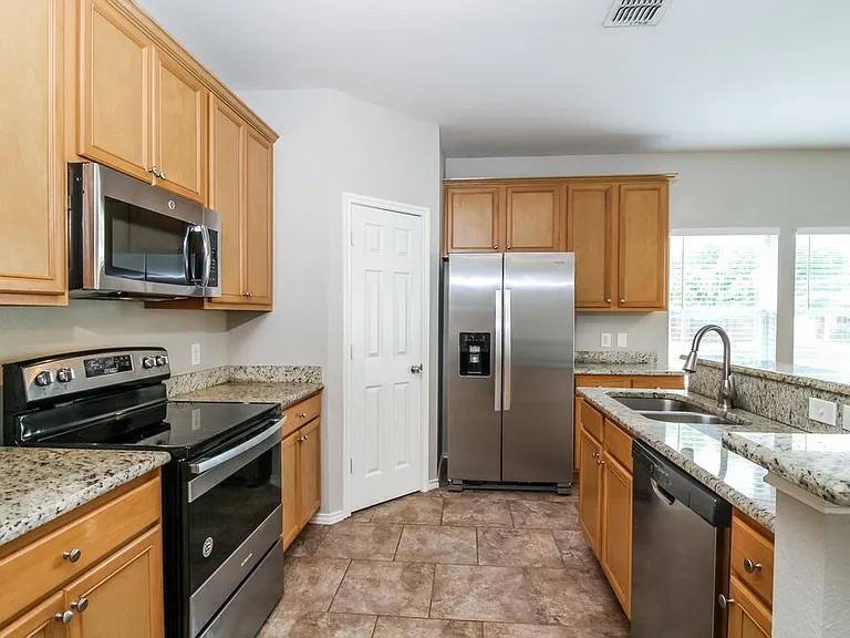 10048 Iron Ridge Dr — Photo 7