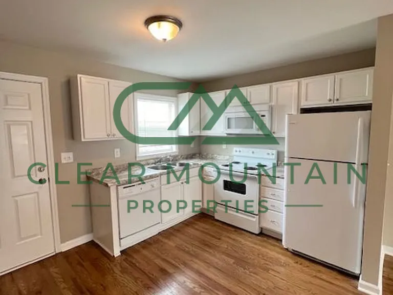411 Hagood St #B — Photo 3