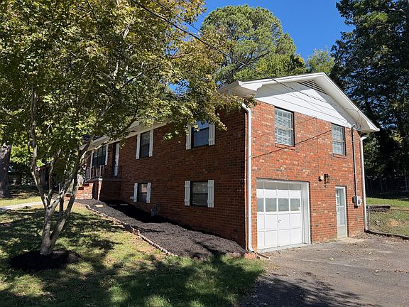 2nd image of 3016 Oakland Dr NW