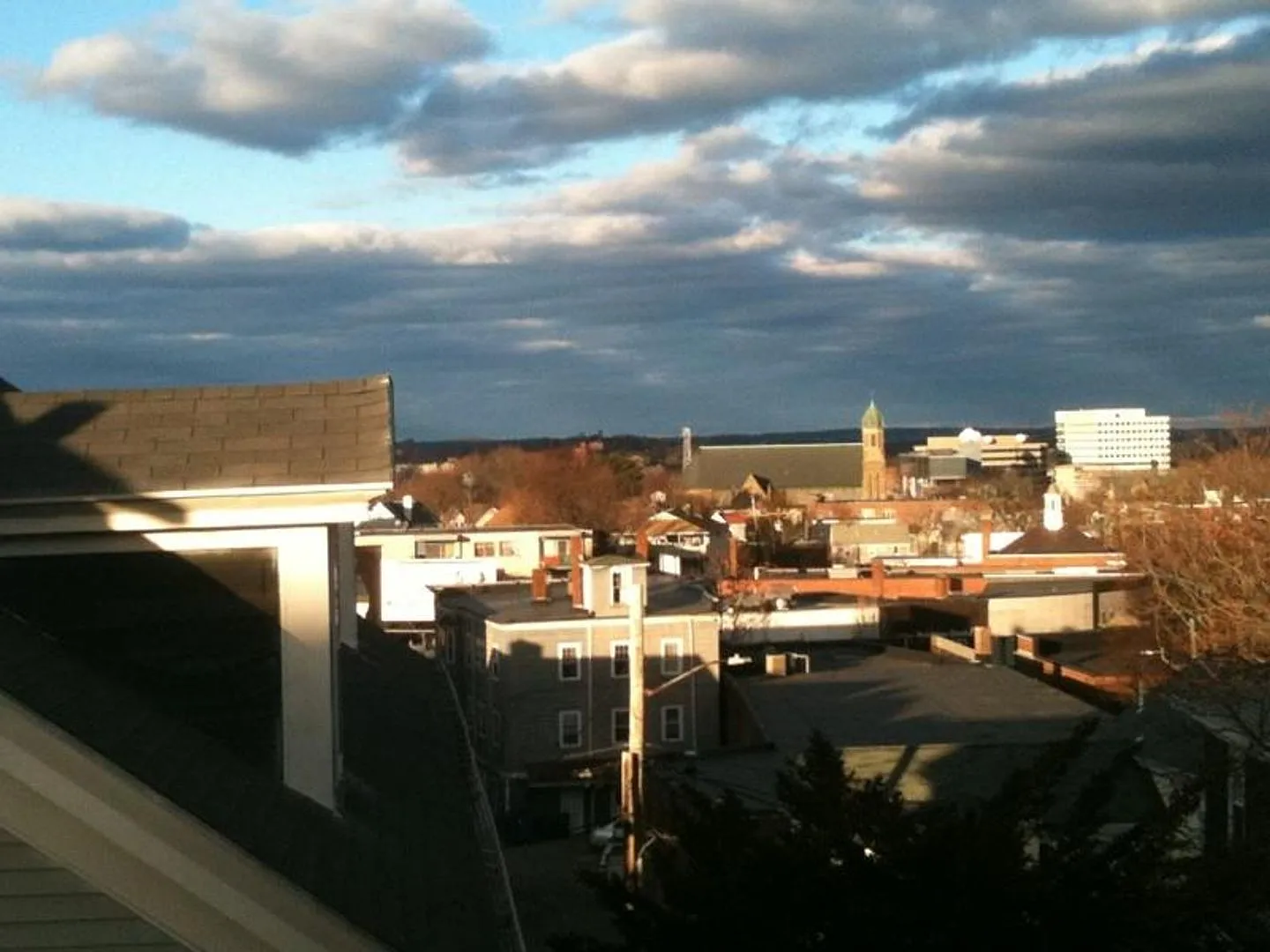2 bed with parking in Brookline — Photo 4