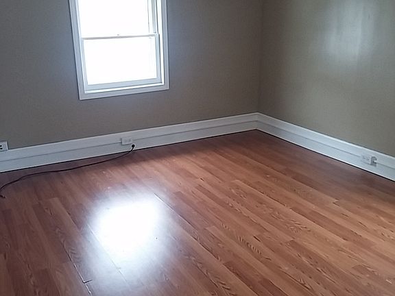 3rd image of 2813 6th St #2